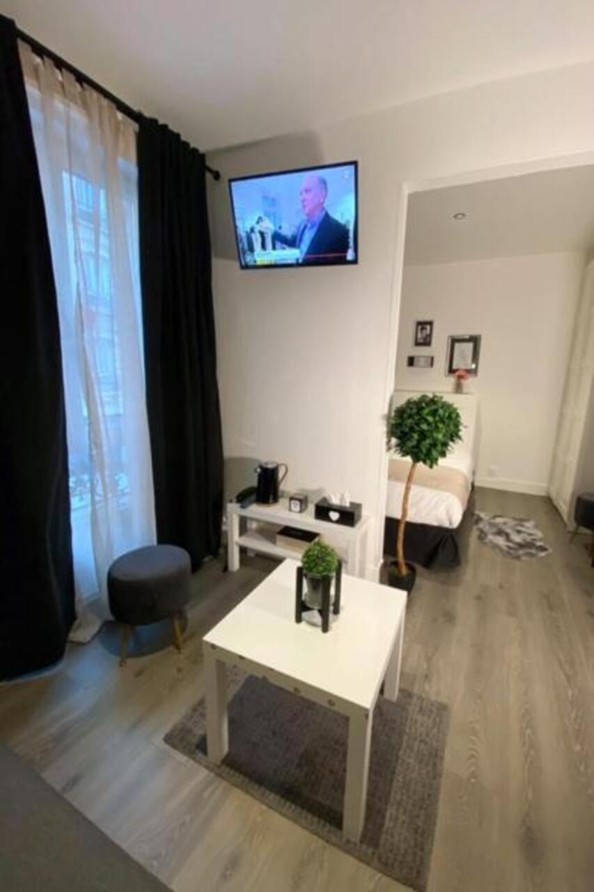 Hotel Le 23 Clichy Luaran gambar